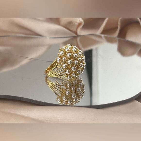 Elegant Gold-Tone Pearl Cluster Statement Ring - Picture 9 of 9